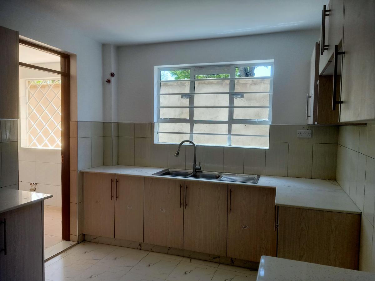 3 Bed House with En Suite at Naroro - 5