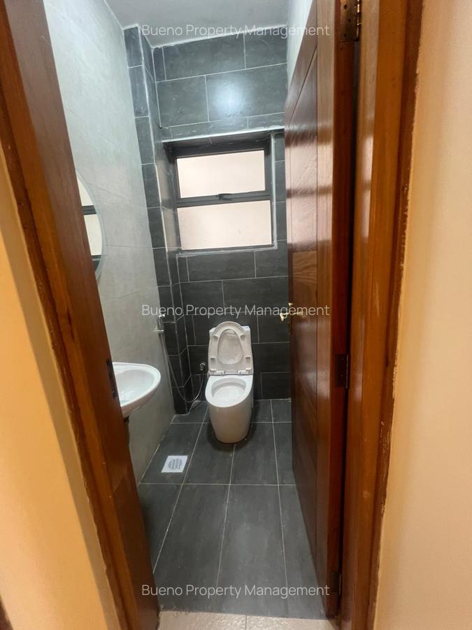 1 Bed Apartment with En Suite in Kilimani - 2