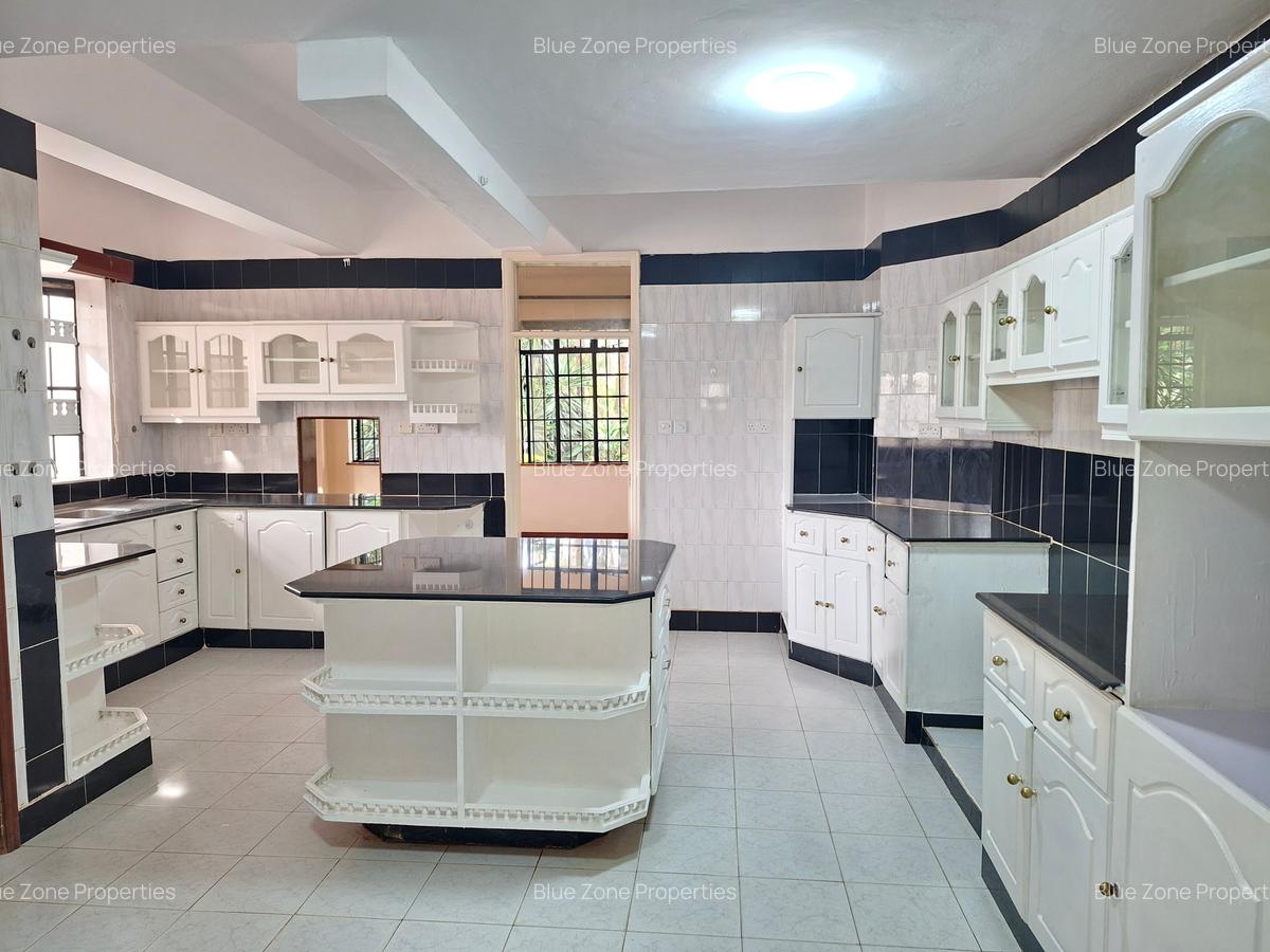 4 Bed House with En Suite at Off Mimosa Rd - 8