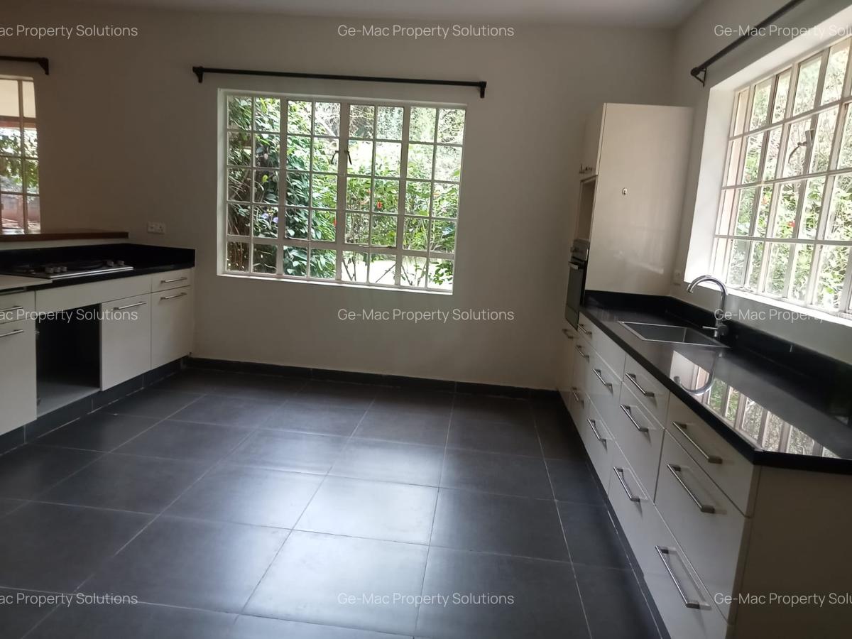 3 Bed House with En Suite in Ridgeways - 14