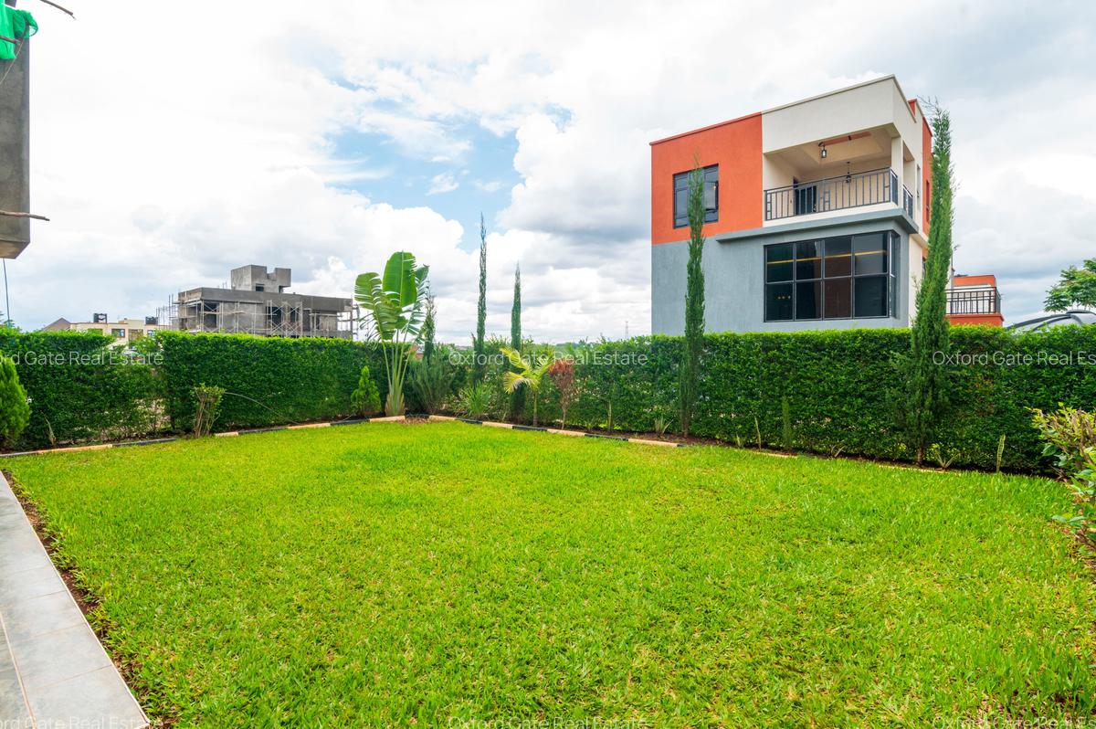 4 Bed Townhouse with En Suite at Membley - 6