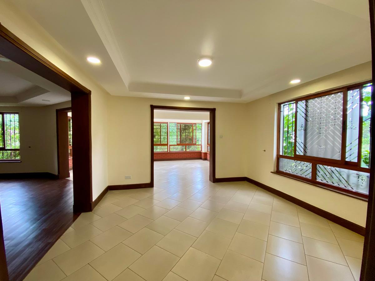 5 Bed Townhouse with En Suite in Spring Valley - 11