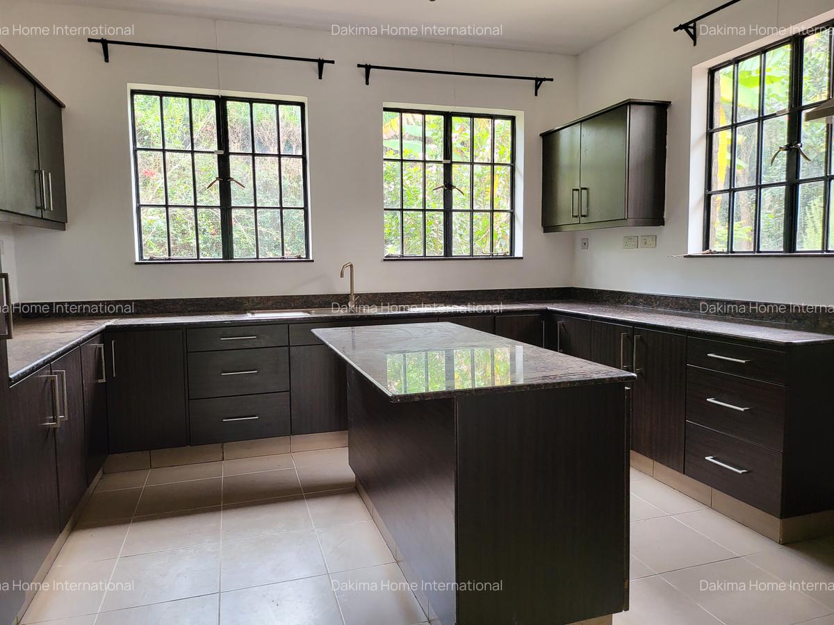 4 Bed House with En Suite in Runda - 2