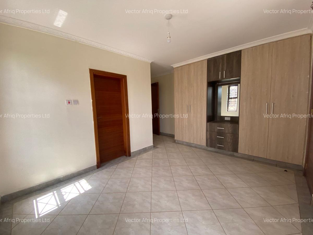 5 Bed House with En Suite in Syokimau - 3