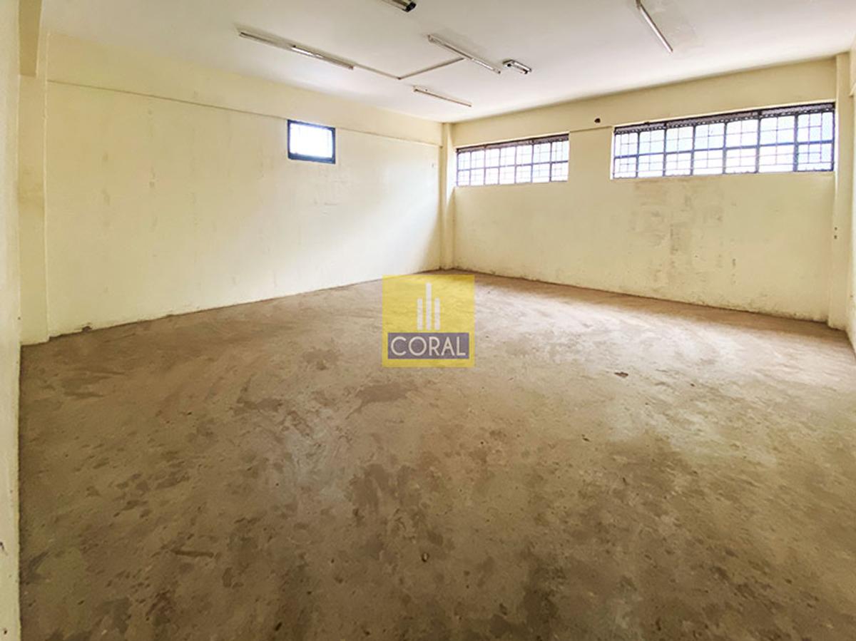 Warehouse with Lift in Ngara - 3