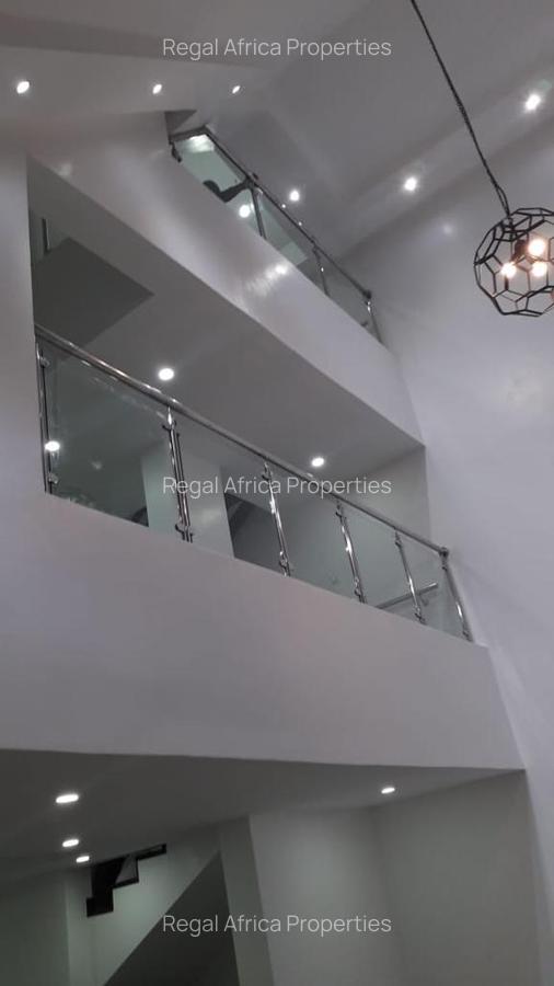 5 Bed House with En Suite at Garden Estate - 7