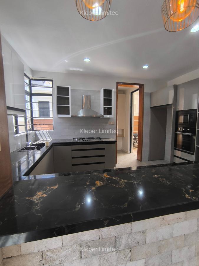 4 Bed House with En Suite in Membley - 6