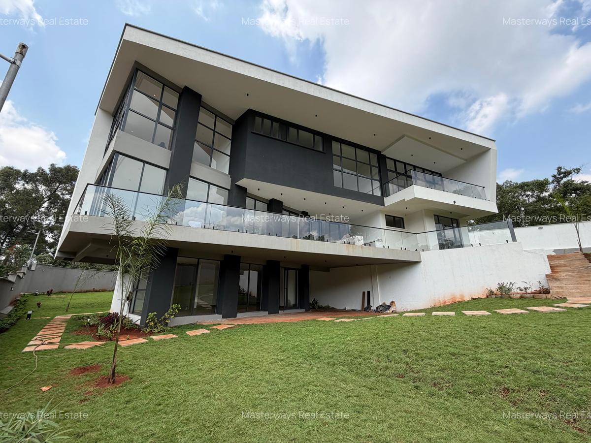 5 Bed Villa with En Suite in Nyari - 1