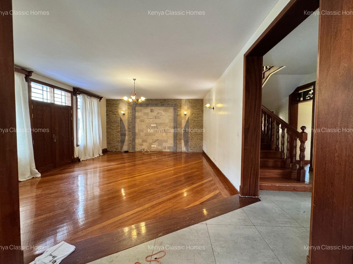 5 Bed Villa with En Suite at Lavington - 13
