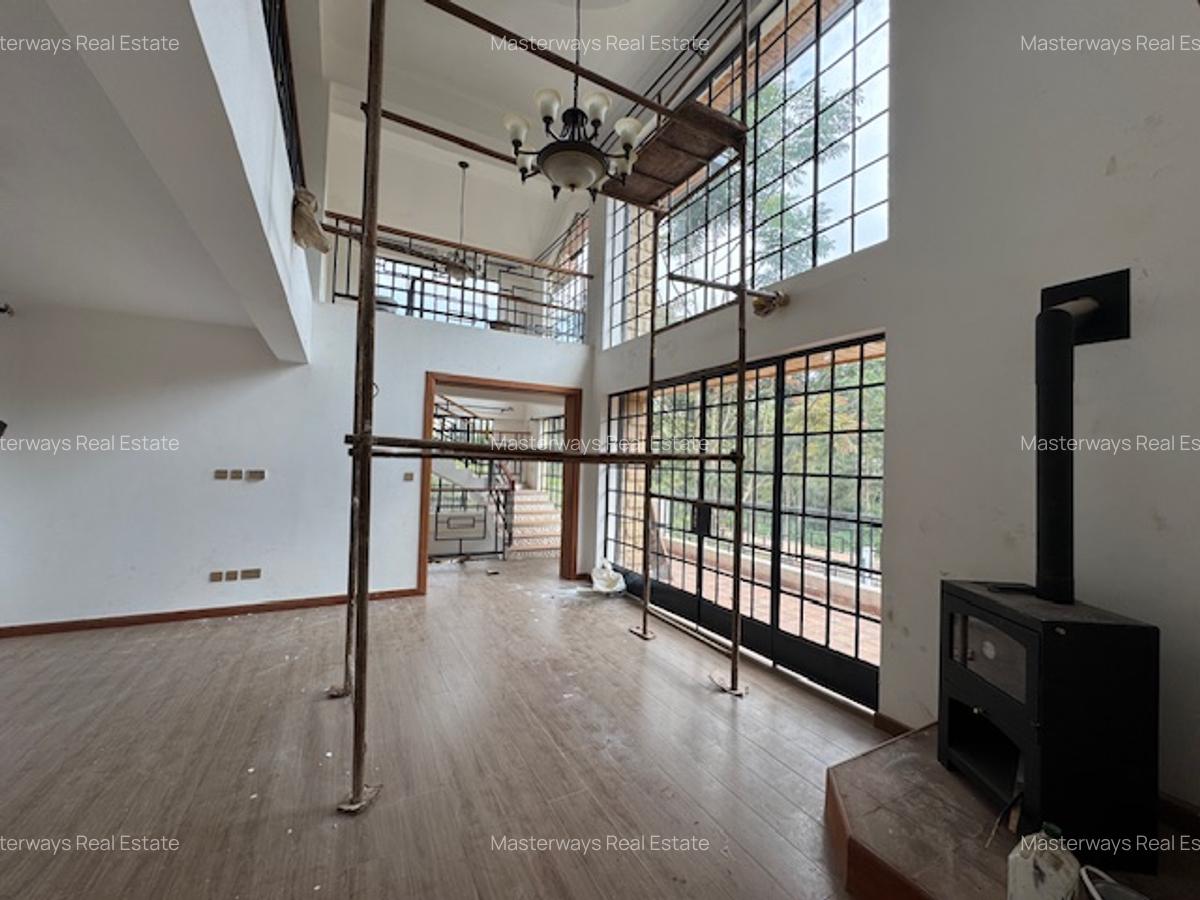 4 Bed Villa with En Suite in Rosslyn - 2