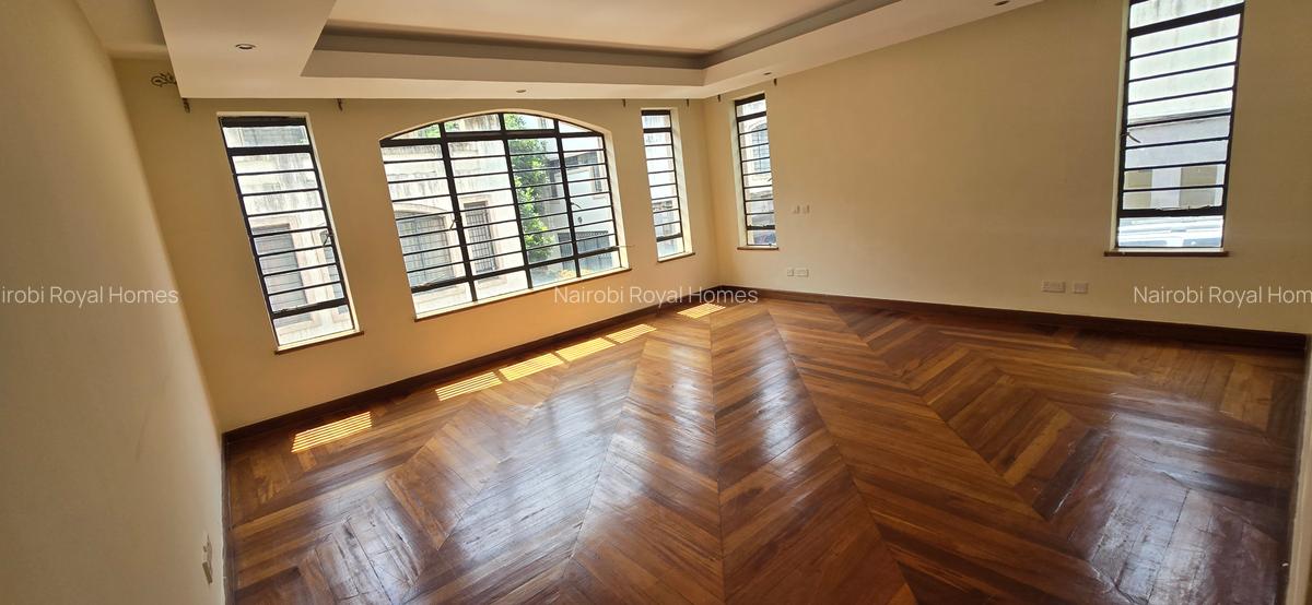 5 Bed Townhouse with En Suite at Lavington Convent Drive - 20