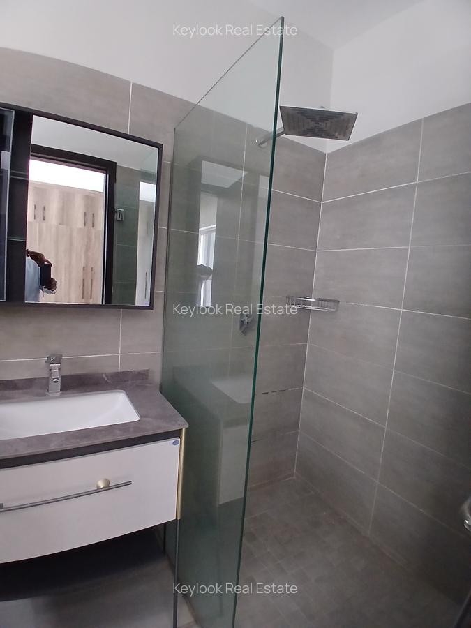 3 Bed Apartment with En Suite at Riverside Drive - 12