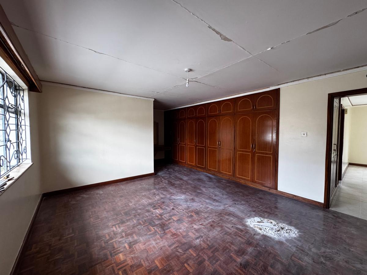 4 Bed Townhouse with En Suite in Brookside - 14