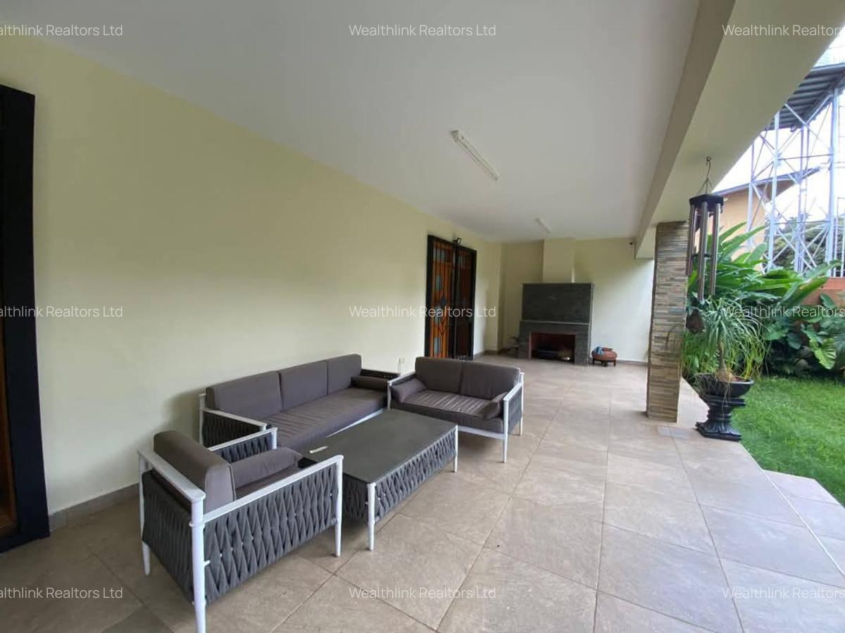 5 Bed Townhouse with En Suite at Kyuna - 5