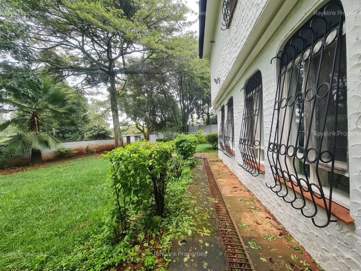 4 Bed House with En Suite at Hillview - 16