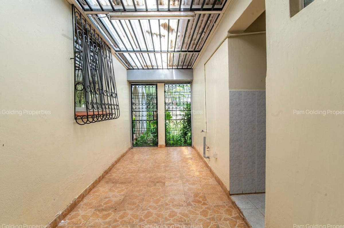 5 Bed Townhouse with En Suite at Ring Road - 8