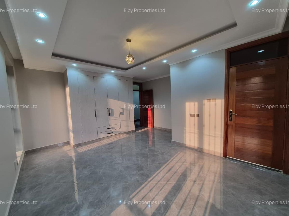 5 Bed House with En Suite in Runda - 17