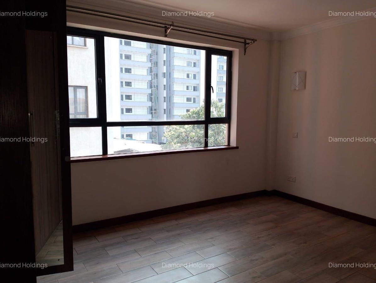 3 Bed Apartment with En Suite at Parklands - 7