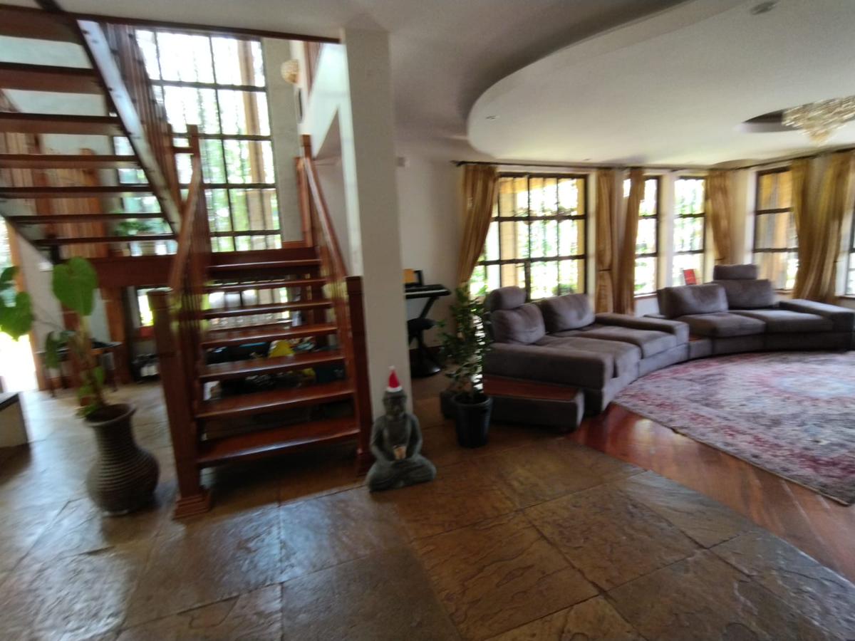 5 Bed House with En Suite at Nyari - 2