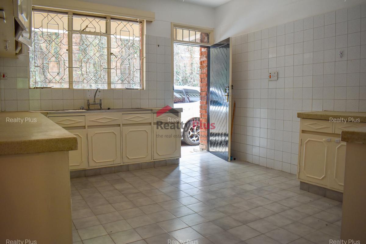 4 Bed Apartment with En Suite in Riverside - 2