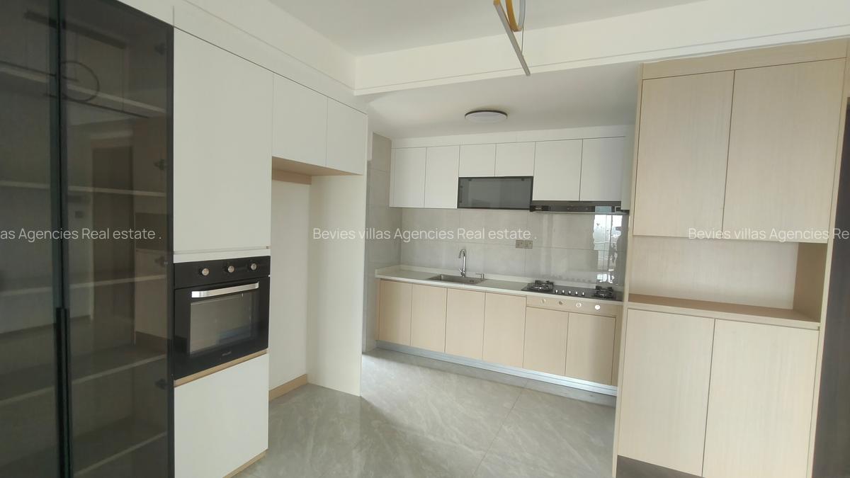 3 Bed Apartment with En Suite at Riverside - 17