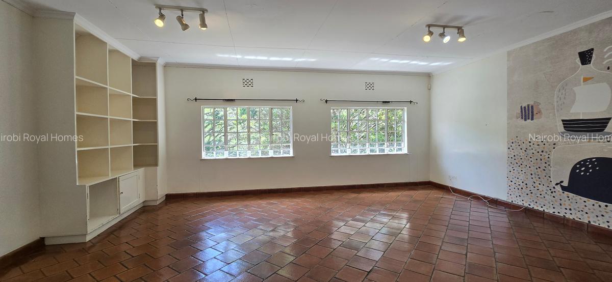 5 Bed House with En Suite at Jacaranda Avenue - 16