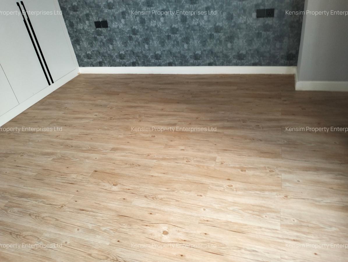 3 Bed Apartment with En Suite in Brookside - 17