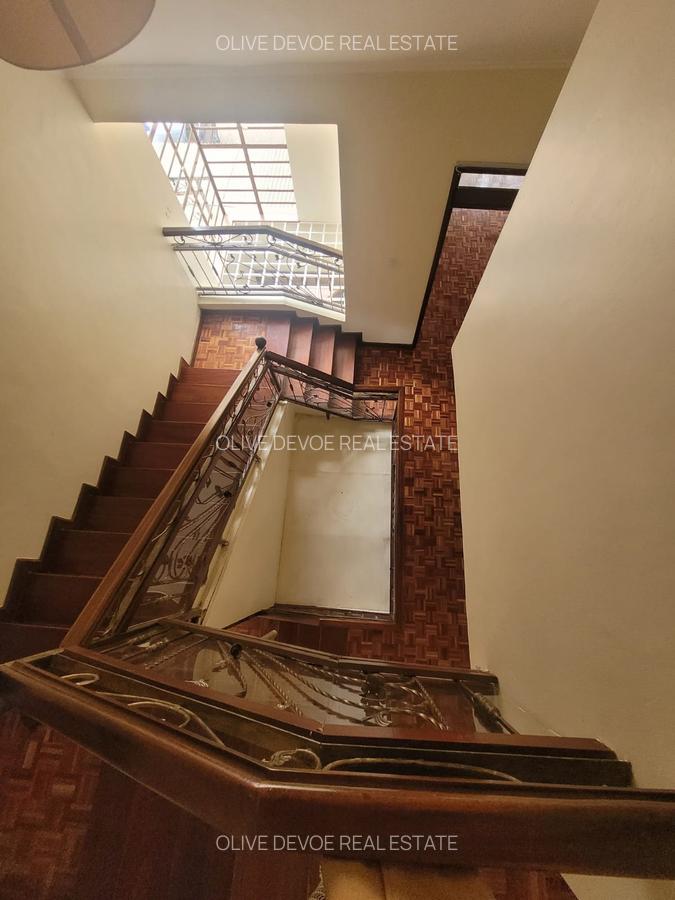 6 Bed Townhouse with En Suite in Lavington - 16