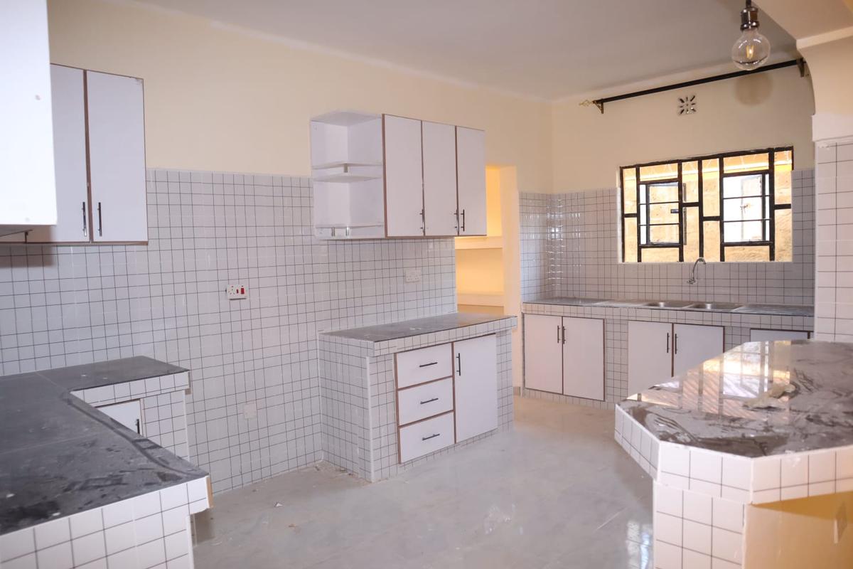 Serviced 3 Bed Apartment with En Suite at Acacia - 6