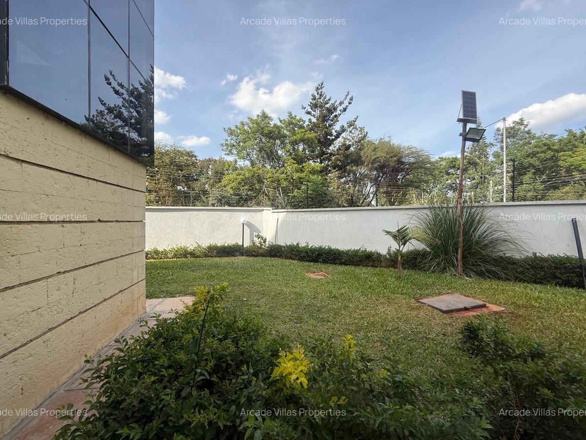 5 Bed Townhouse with En Suite in Lavington - 2