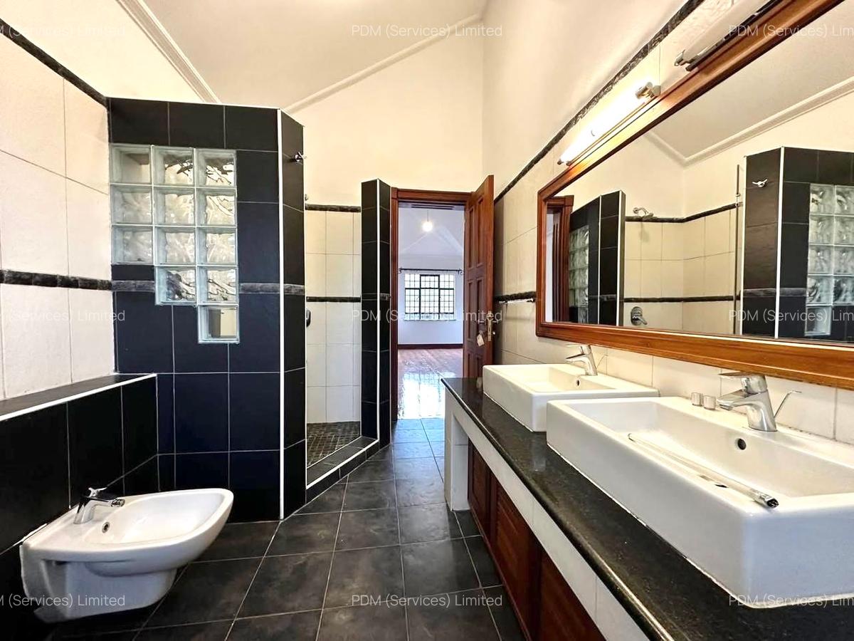 4 Bed Villa with En Suite in Spring Valley - 14