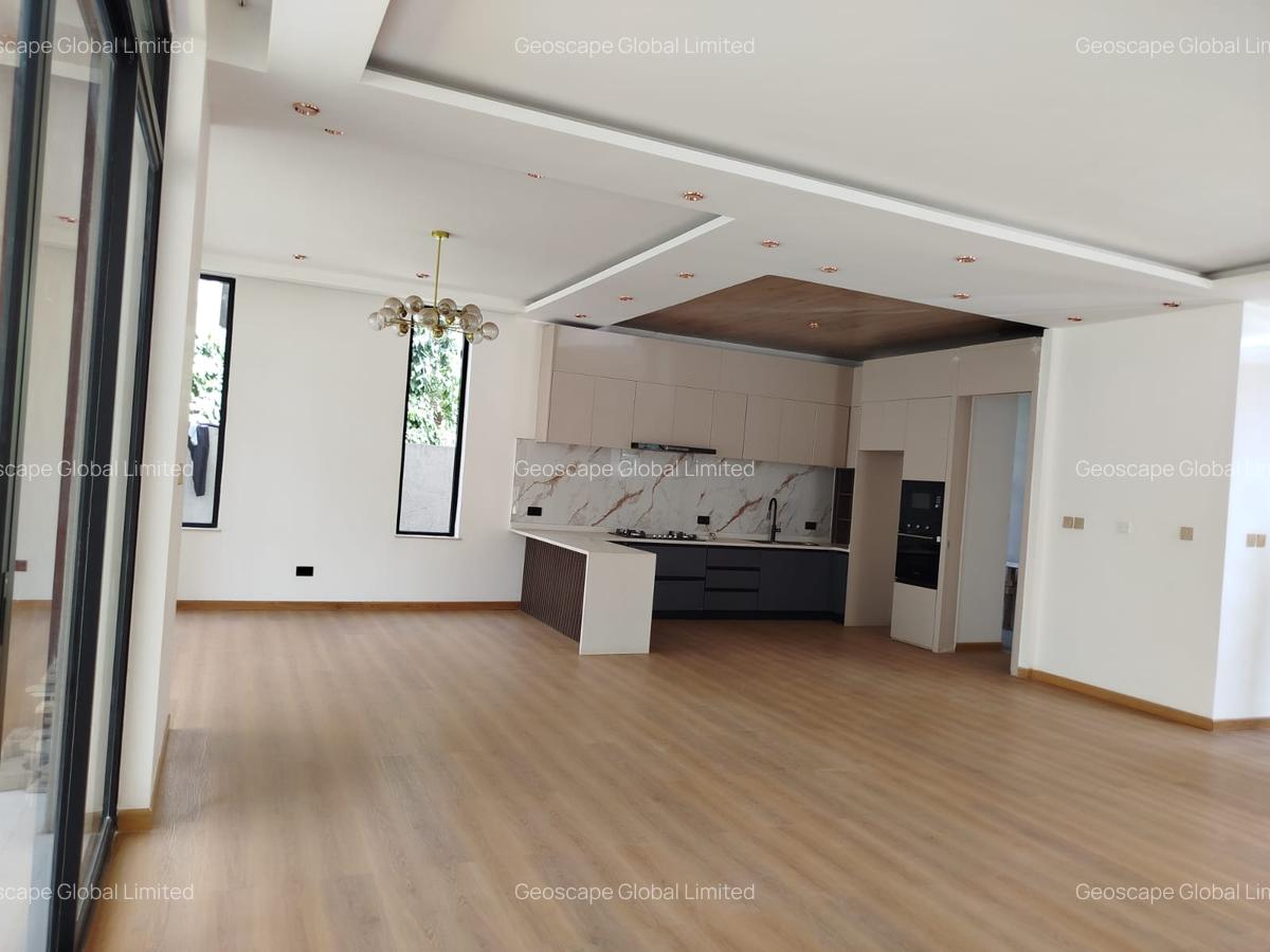 5 Bed House with En Suite in Lavington - 10