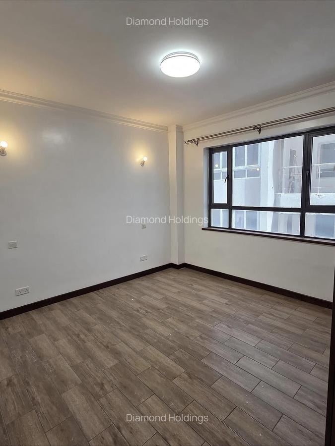 3 Bed Apartment with En Suite at Parklands - 13