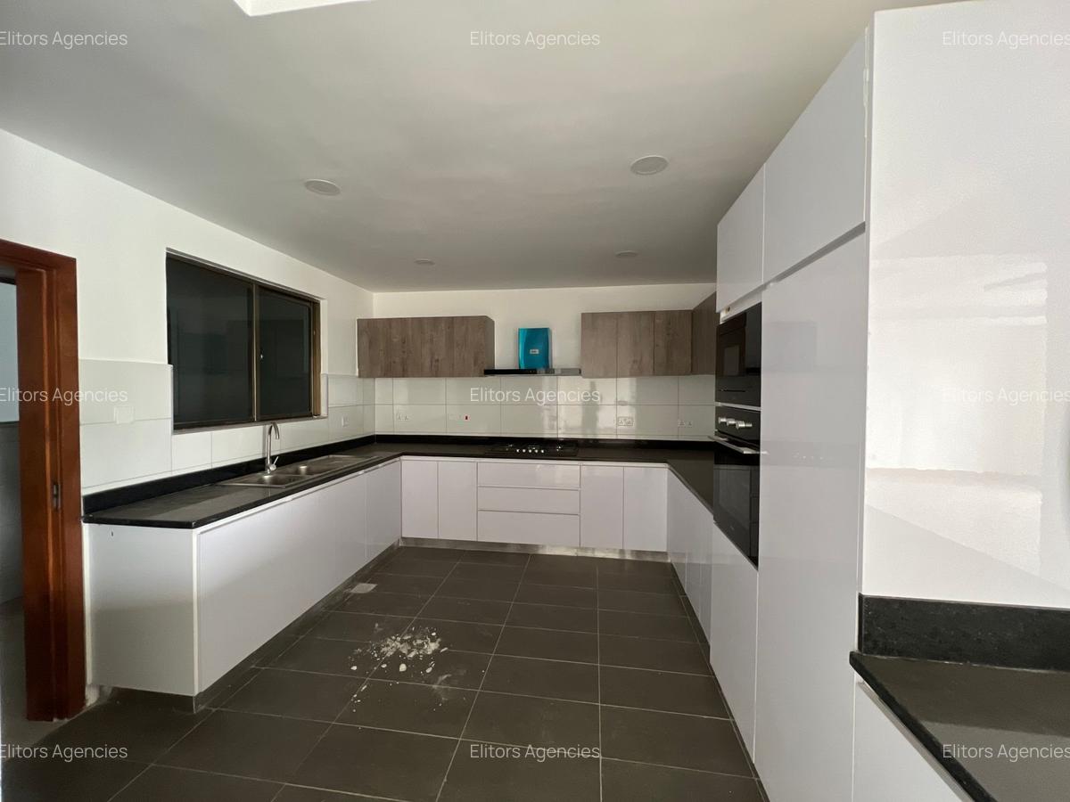 4 Bed Apartment with En Suite at Othaya Road - 5