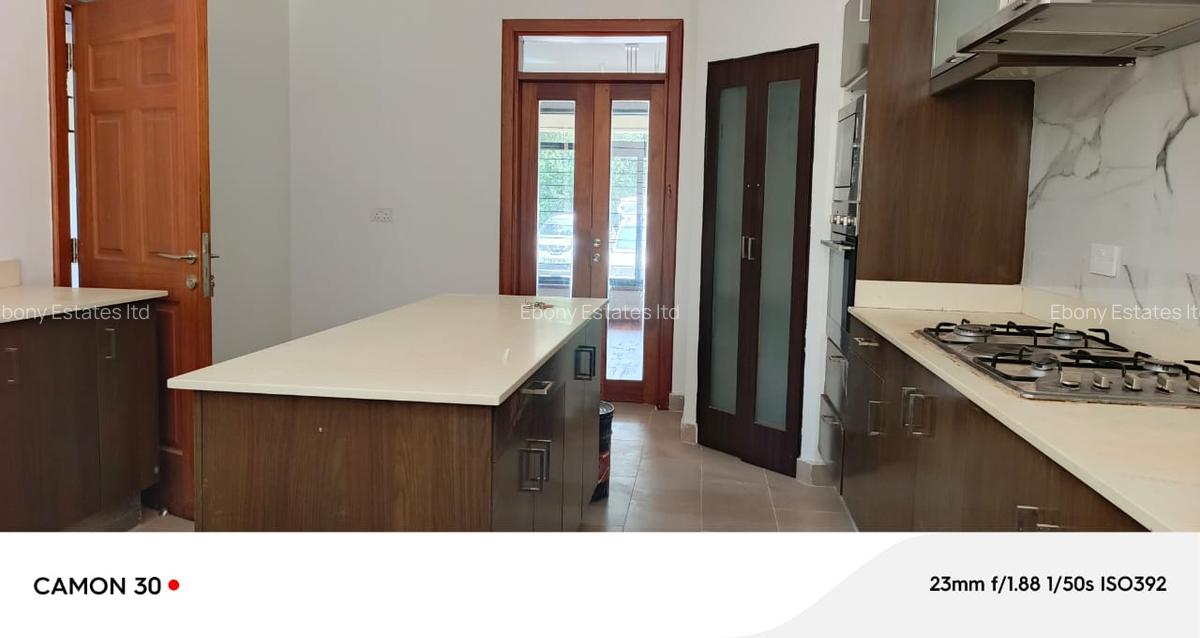5 Bed Townhouse with En Suite in Lavington - 12