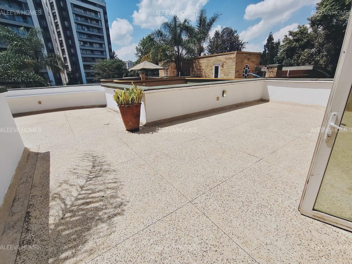 4 Bed Villa with En Suite in Riverside - 7