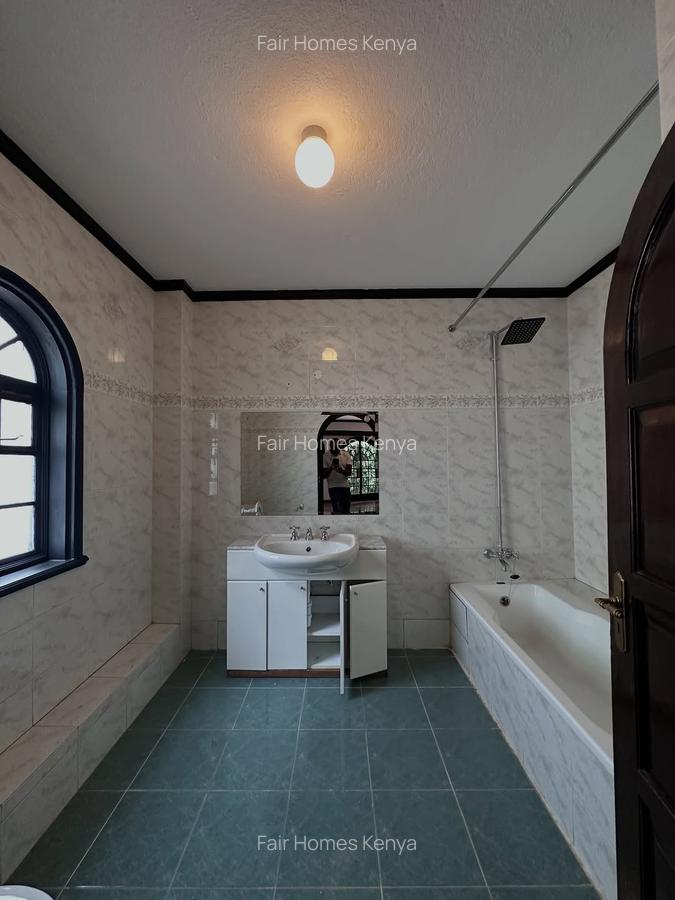 4 Bed Townhouse with En Suite at Riverside Drive - 2