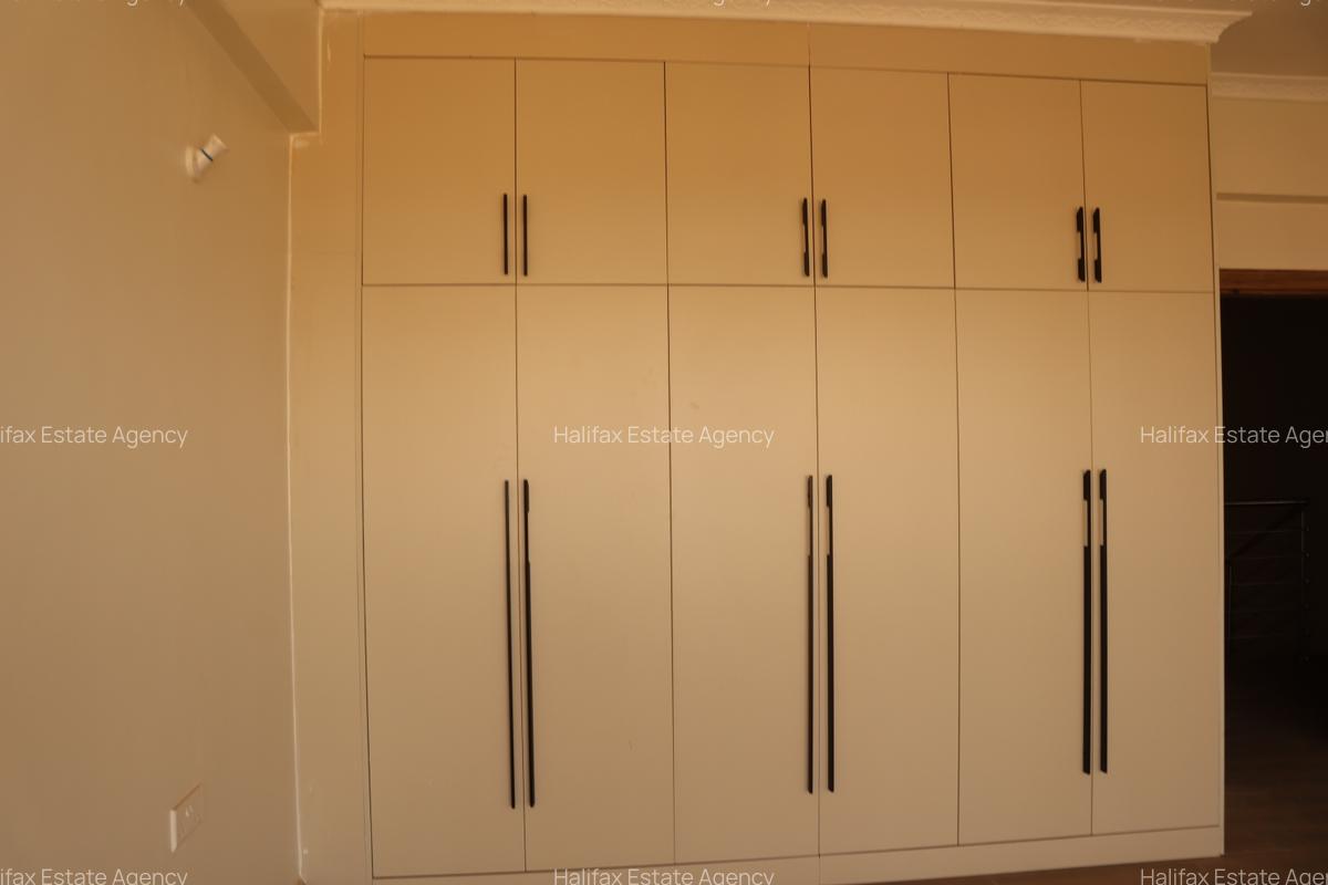 5 Bed Apartment with En Suite at 3Rd Parklands - 6