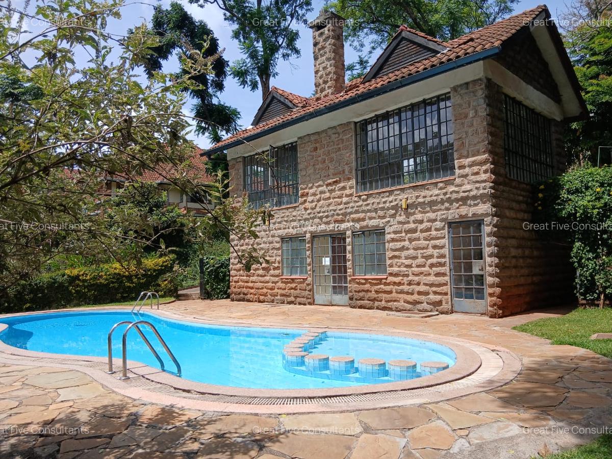 5 Bed Villa with En Suite in Rosslyn - 19