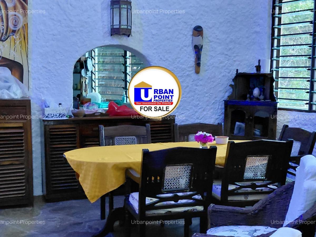 4 Bed Villa with En Suite in Watamu - 2