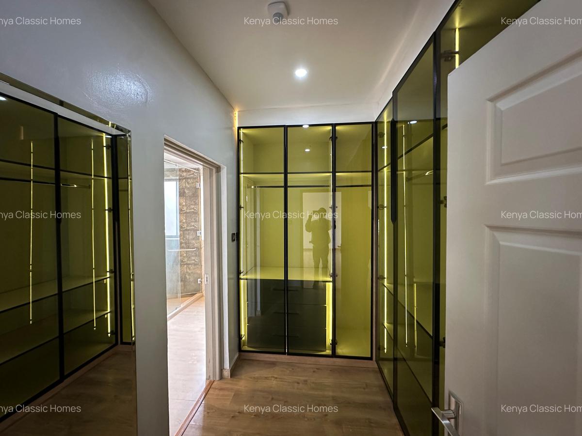 3 Bed Apartment with En Suite at Lavington - 13