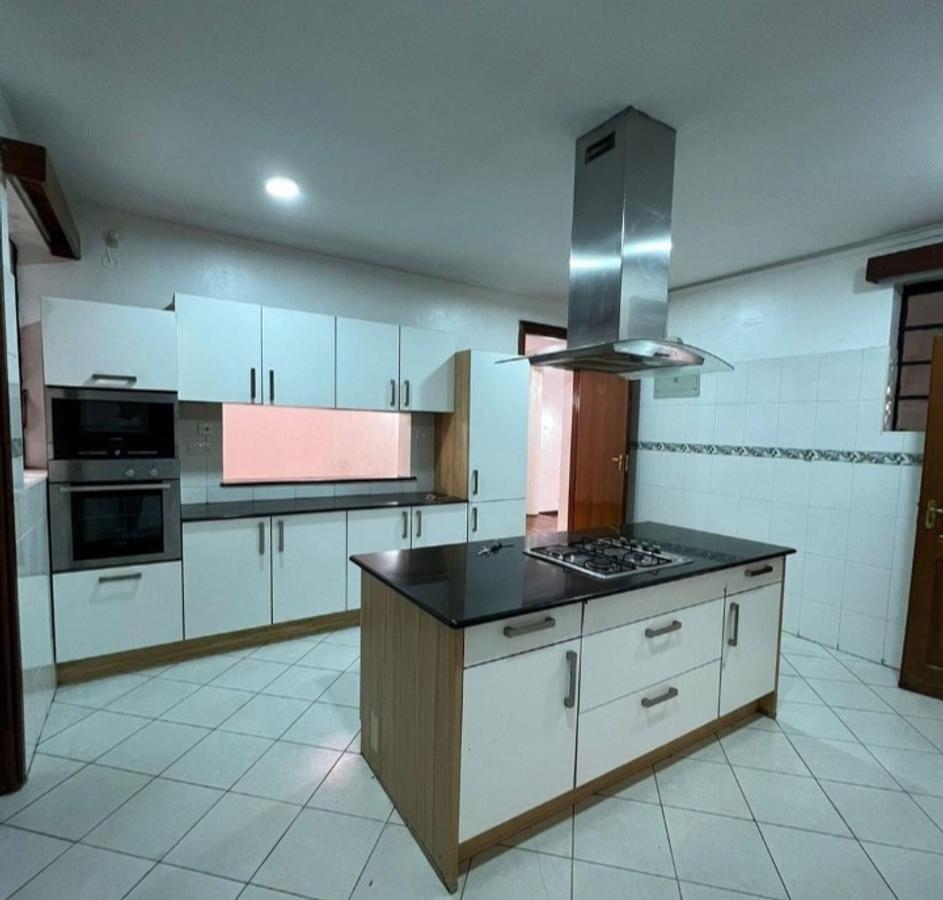 5 Bed Townhouse with En Suite at Off Othaya Road - 2