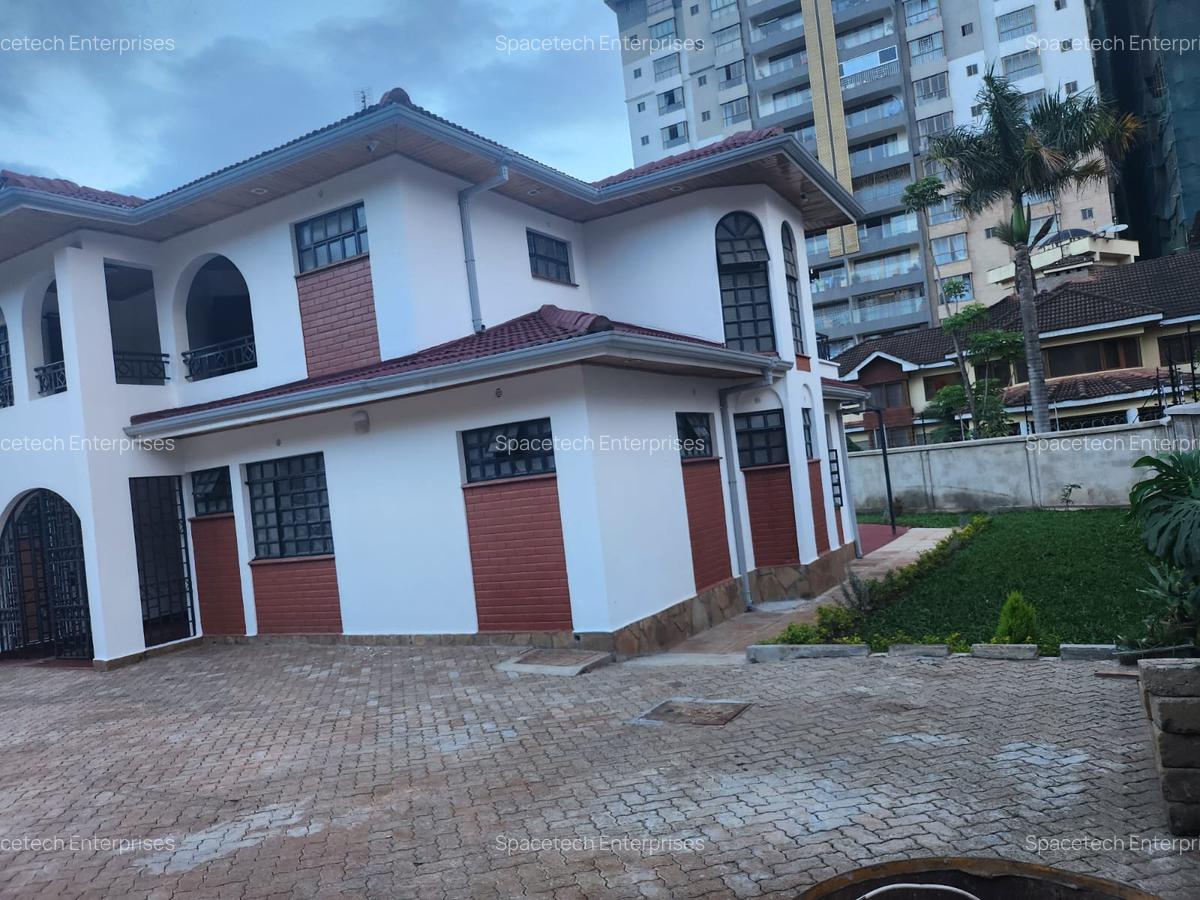 4 Bed House with En Suite in Lavington - 6