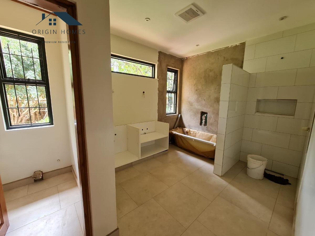 4 Bed House with En Suite at Lavington - 6