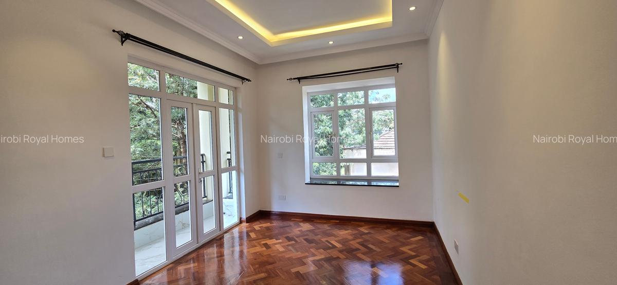 5 Bed Townhouse with En Suite at Lavington Green - 9