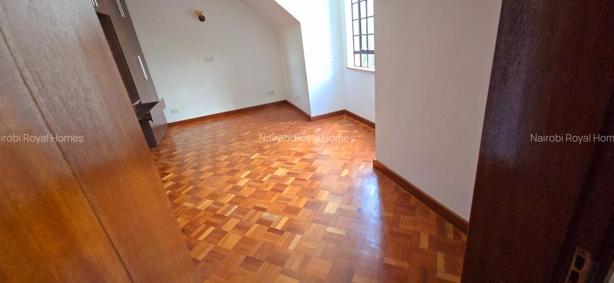 4 Bed Townhouse with En Suite at Lavington Green - 12