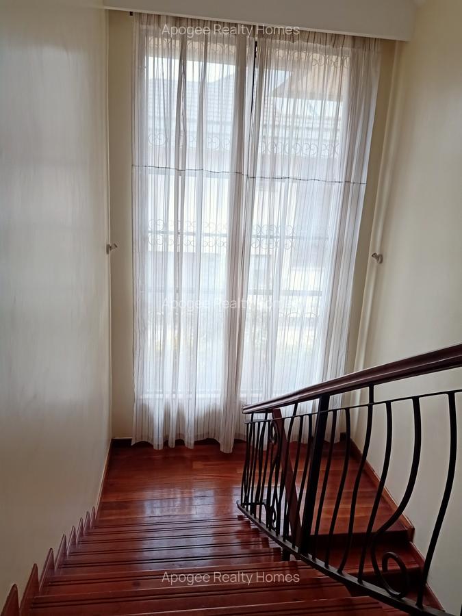 4 Bed House with En Suite at Garden Estate Road - 15