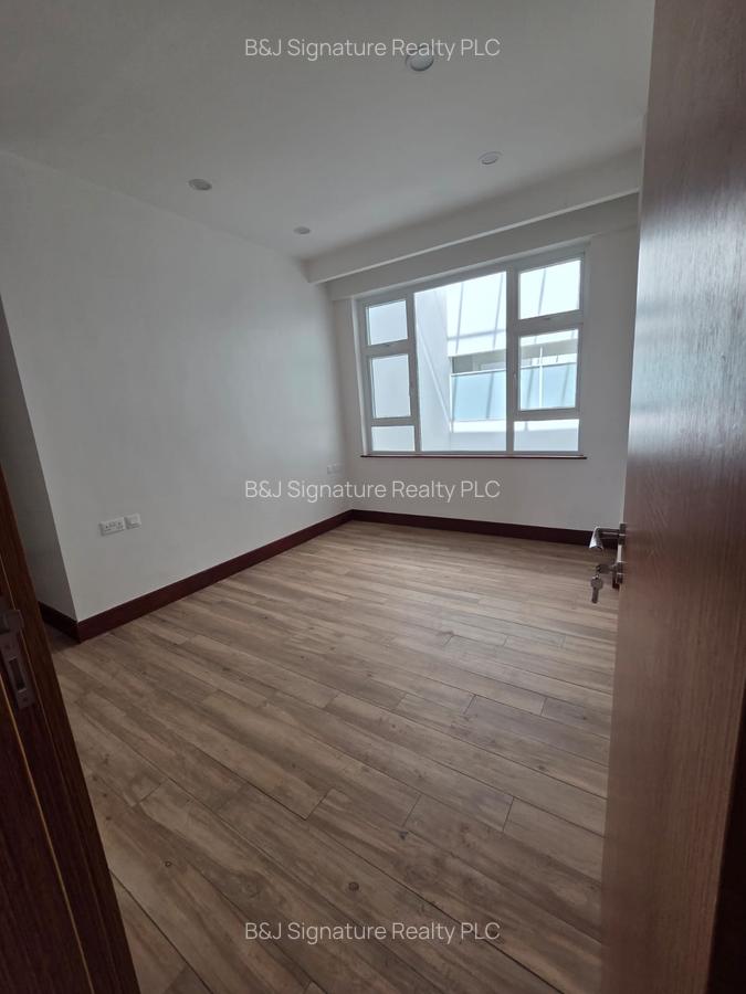 3 Bed Apartment with En Suite in Parklands - 16