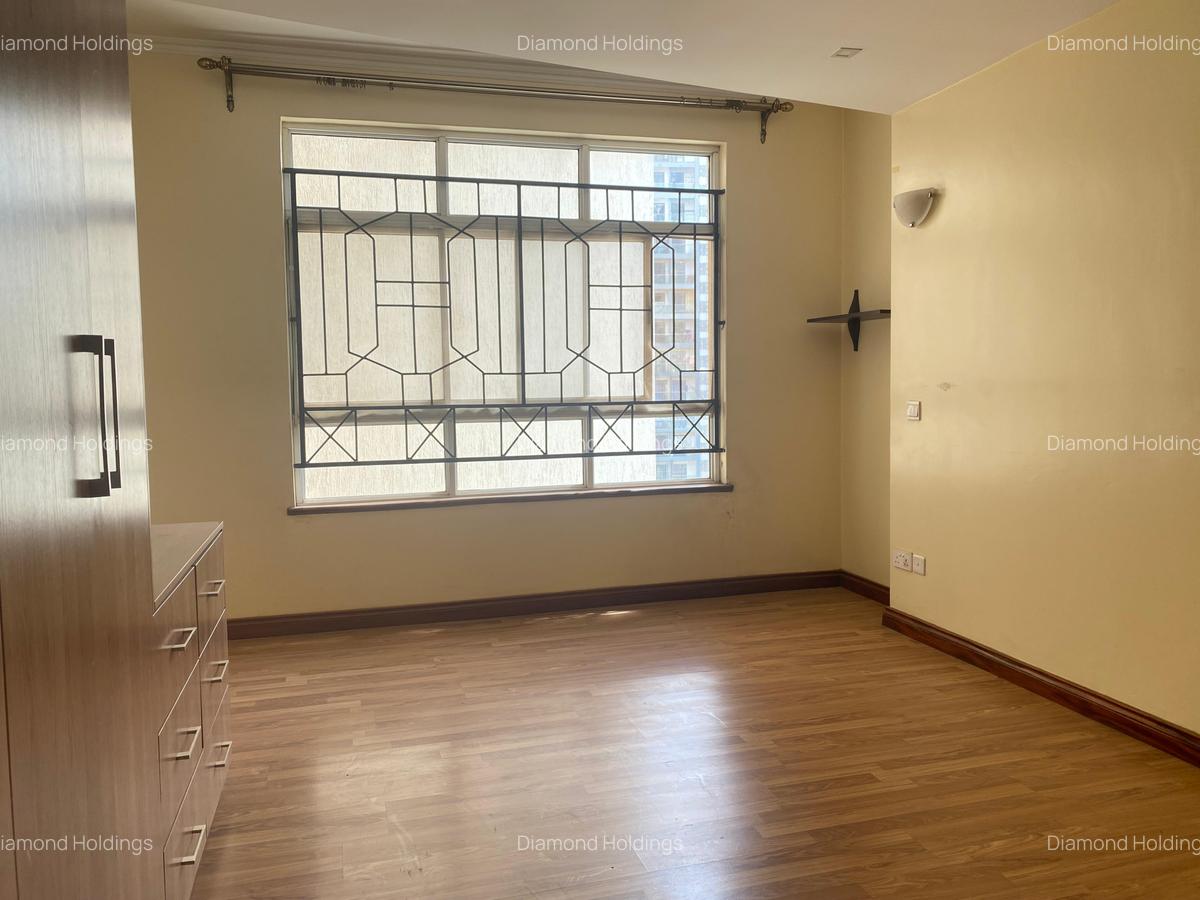 4 Bed Apartment with En Suite at Parklands - 3