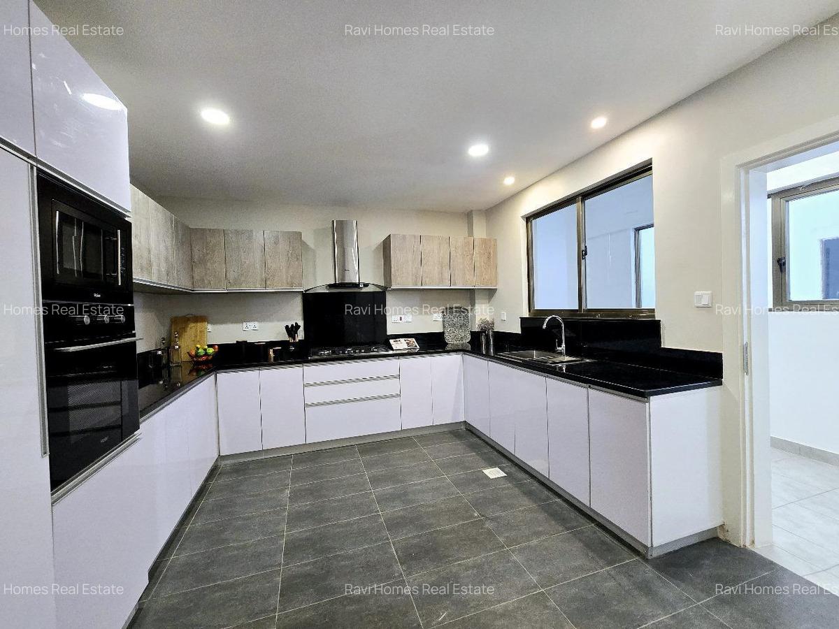 4 Bed Apartment with En Suite at Othaya Road - 16